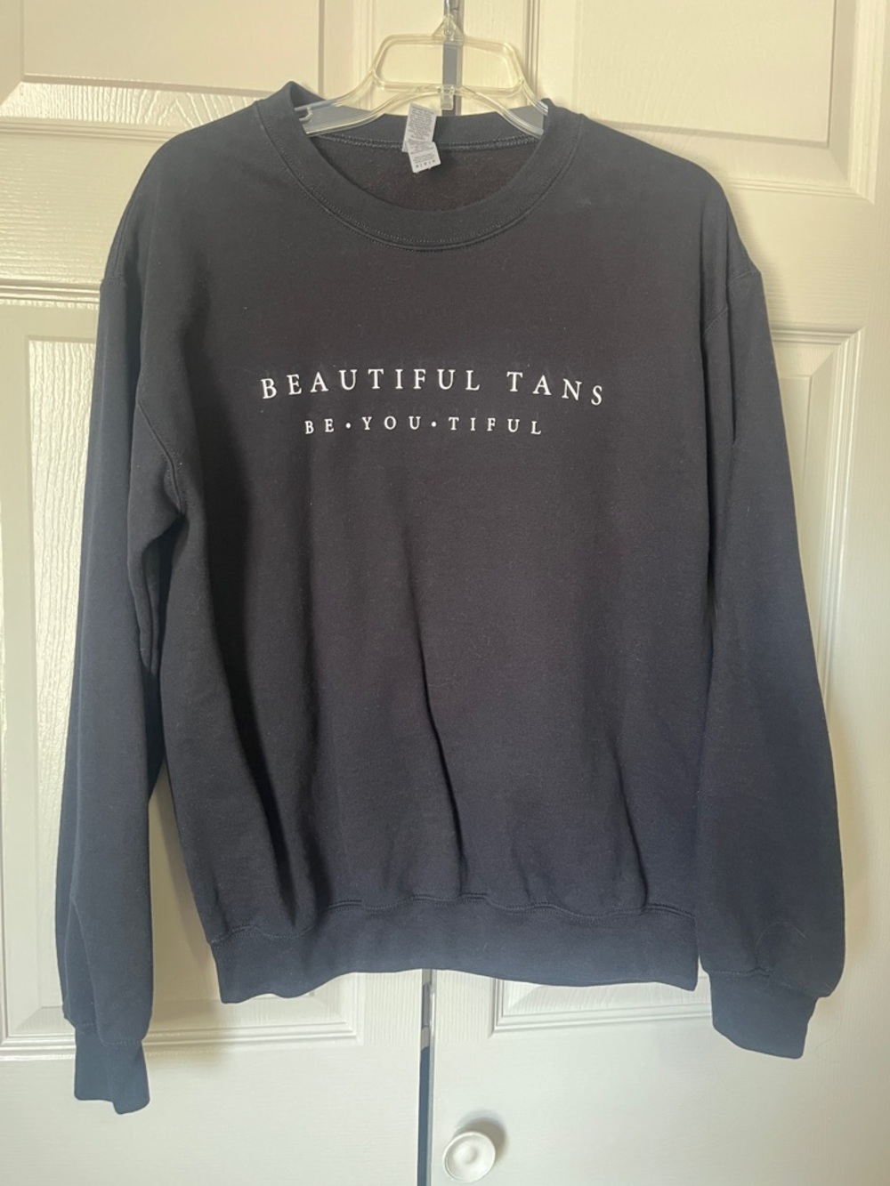 Gildan Black Crewneck Sweatshirt with "Beautiful Tans" Print